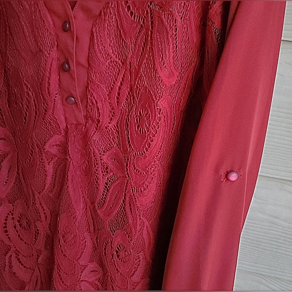 Rotita Red Burgundy Lace Overlay Long Roll-tab Sleeve V-neck Henley Tunic Top - Picture 7 of 16